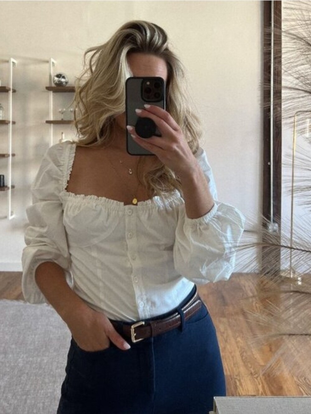 WEWOREWHAT White Puff-Sleeve Button-Front Crop Blouse
